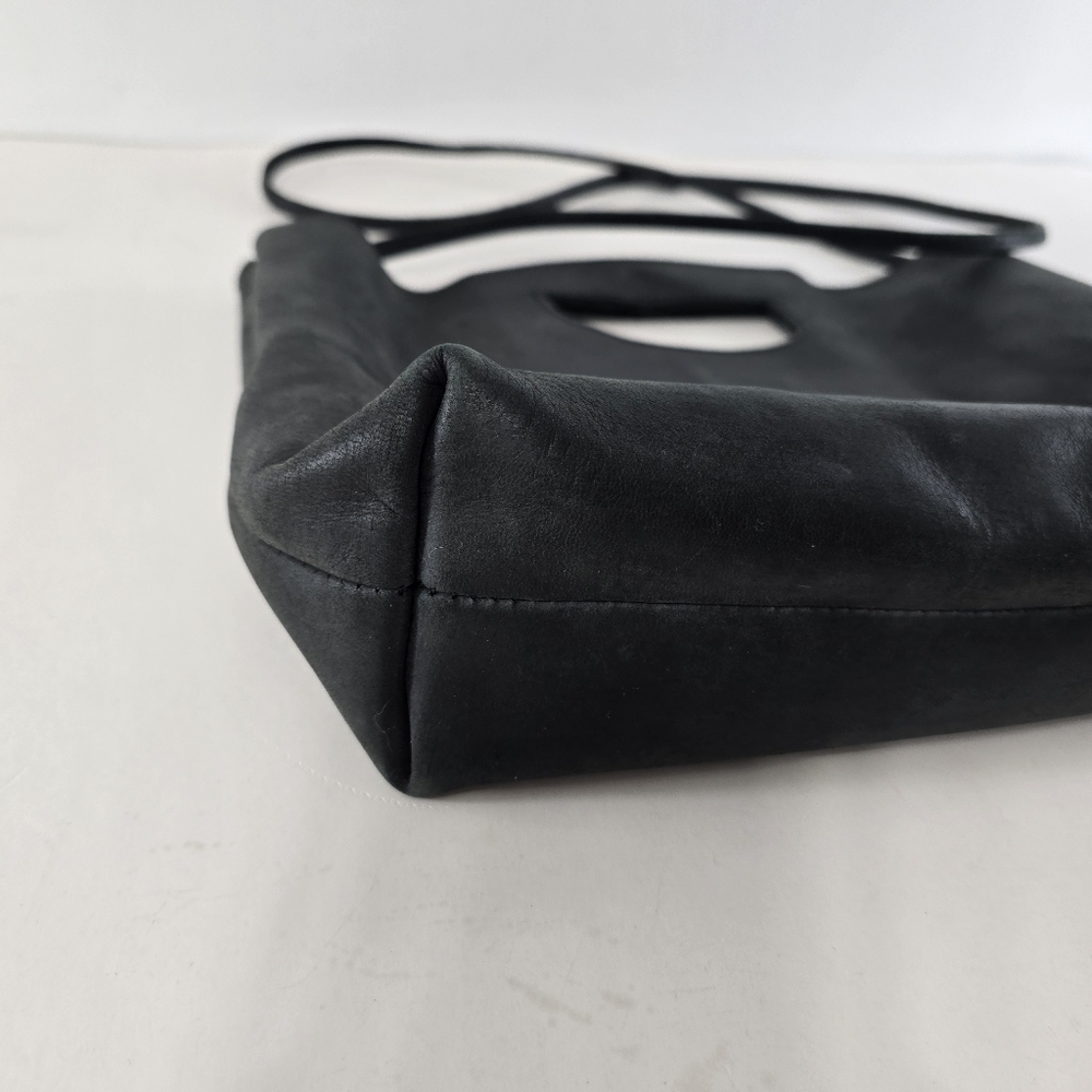 Able Black Shoulder Bag with Sophisticated Design - Picture 11 of 16